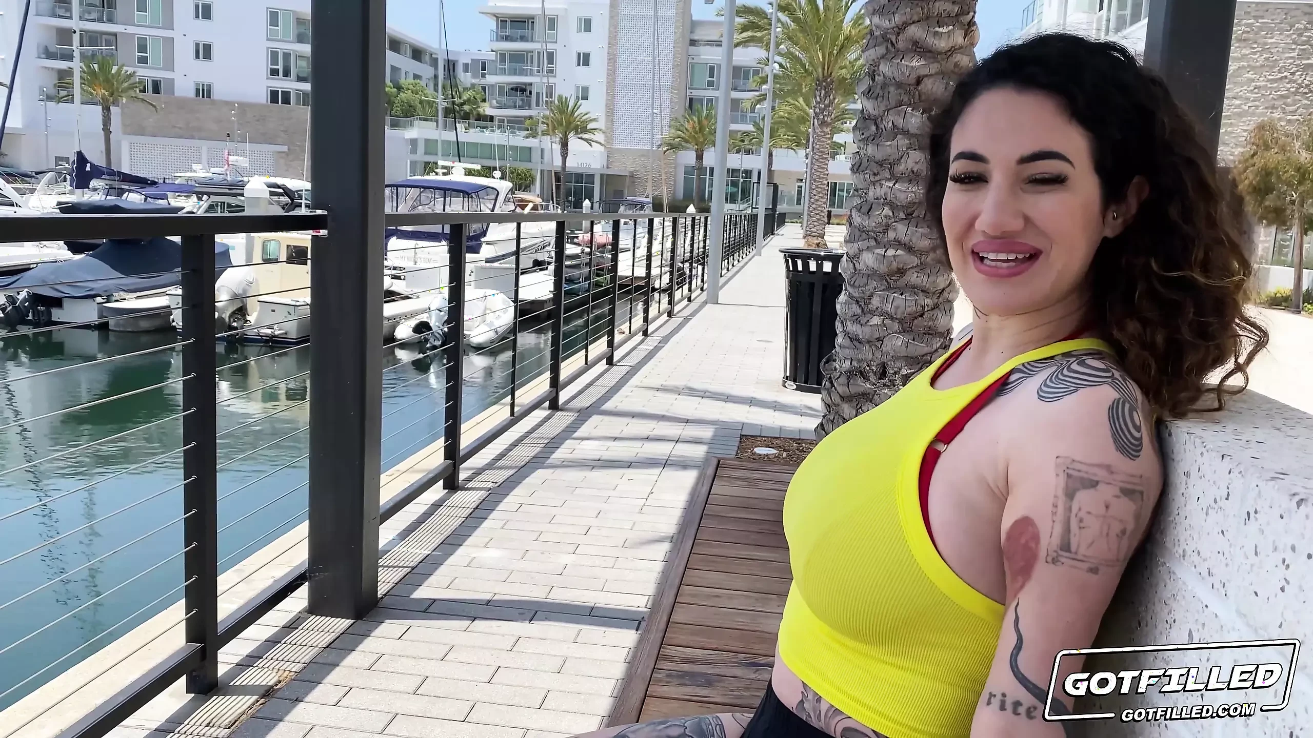 Enchendo a bunda de Arabelle Raphael