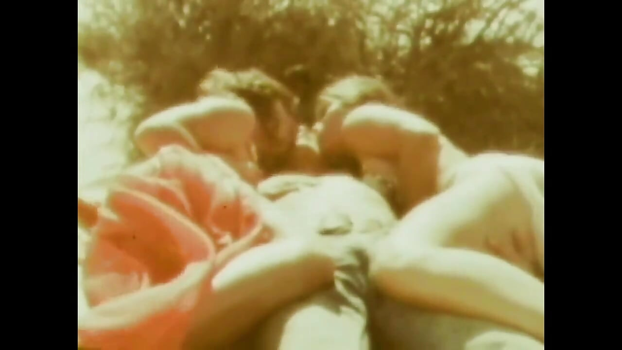 Seks bertiga panas di Pantai Dari Lucah Vintaj Amerika The Seventies