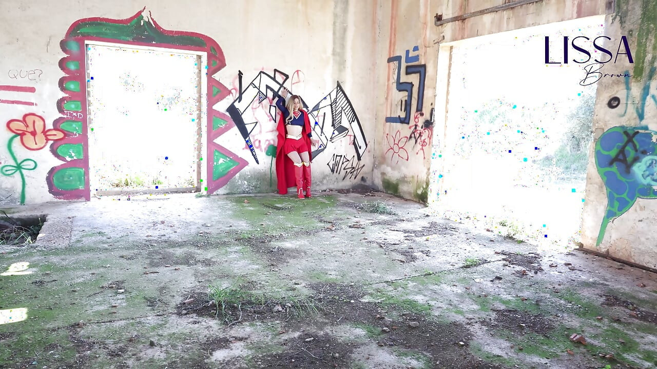 Supergirl wird in den versteck des bösewichts ausgetrickst, jetzt muss sie entkommen