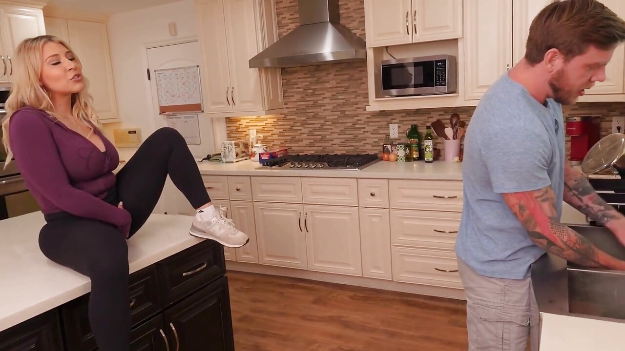 Fucking My PAWG Stepmom! Pounding MILF Pussy Til I Cum Inside - Alexa Taylor, Steve Rickz