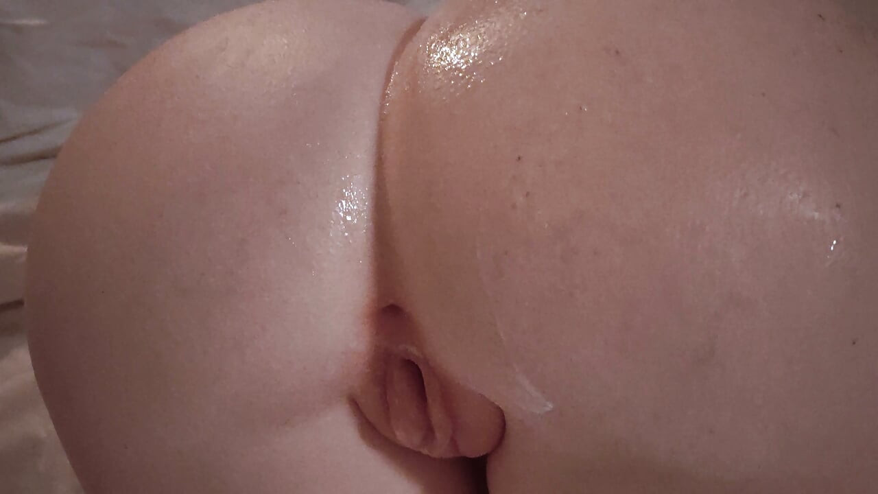 Vanessa’s pretty pussy filled twice (Sex Doll Creampie Close-Up) - Erovenus
