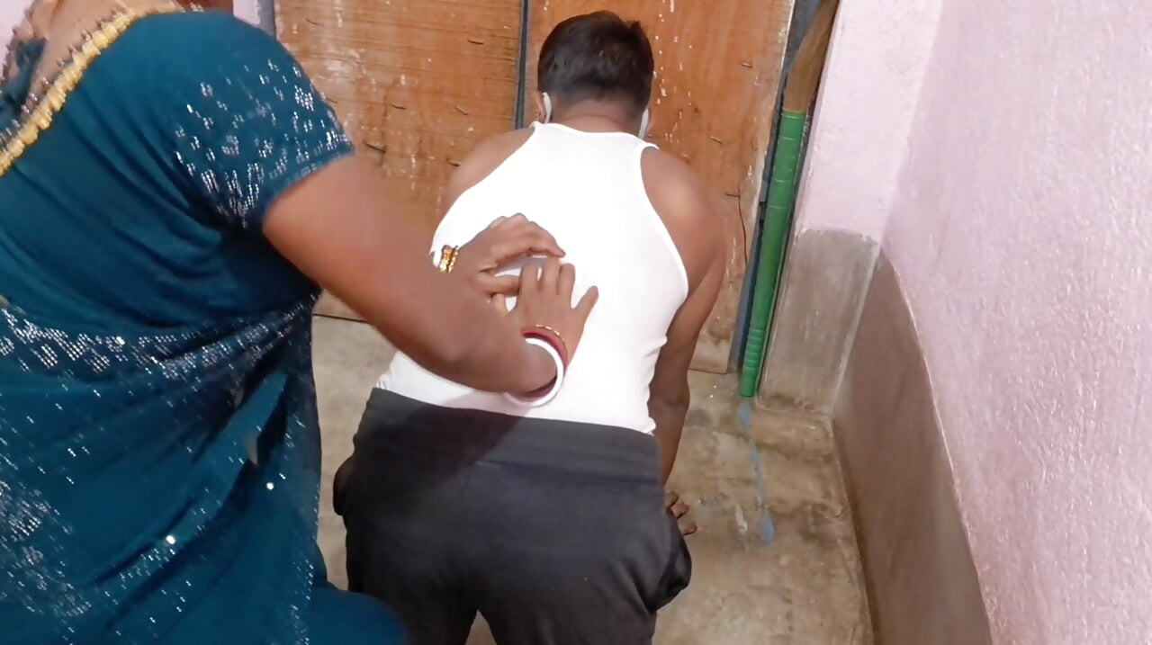 Minha buceta molhada e profunda fodendo