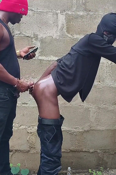 Bend Ebony Creamy Bussy in an Uncompleted Building