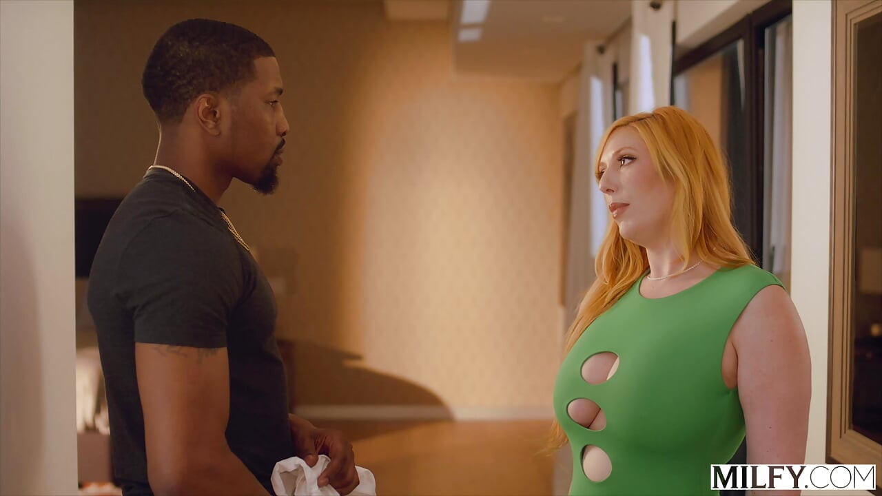Milfy anaal geobsedeerde huisvrouw Lauren heeft een voorliefde voor grote zwarte lul