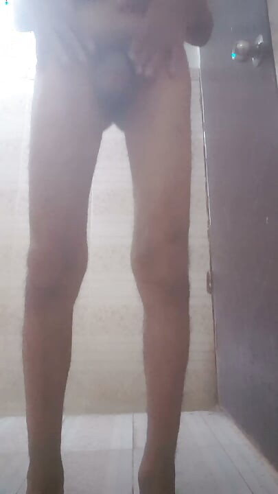 Malaking titi hand job habang naglalabas ng tamod