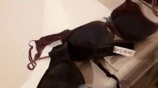 Cum on bra of my hotel sister( sborrata sul reggiseno della