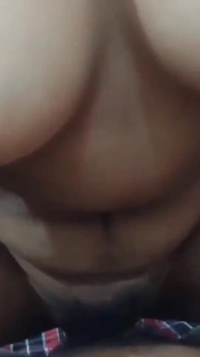 Un beau-frère baise la chatte de sa belle-sœur. Un beau-frère et sa belle-sœur | Clip 1