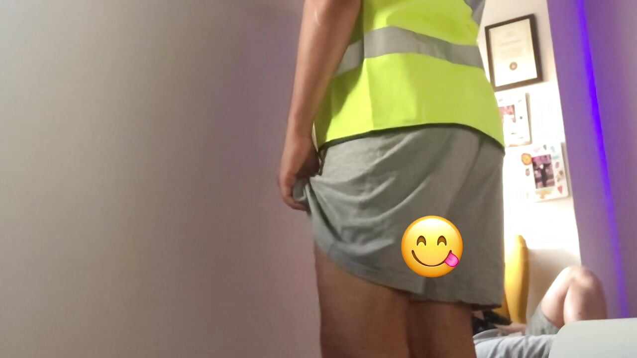 While painting the wall, I got horny and wanked in front of my friend.