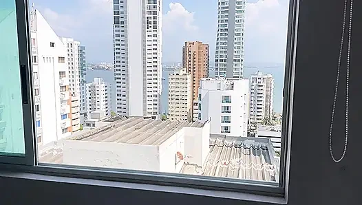 Моя хорошенькая жена изменяет мне с моим соседом