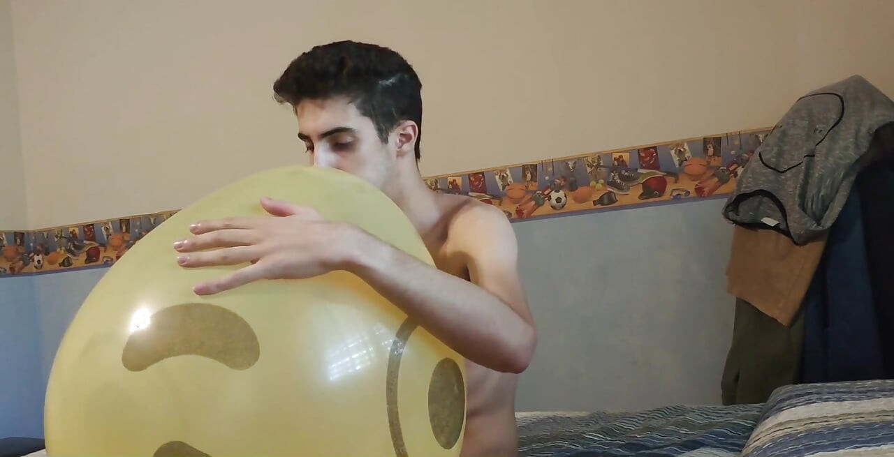 Blowing up a Huge Smiley Balloon While Jerking off