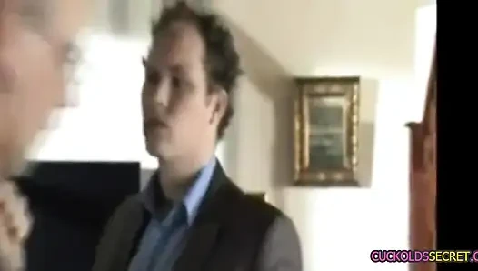 Aldatılanların sırları - kadın kılıklı kadın karısını üçlü grup sekste izliyor