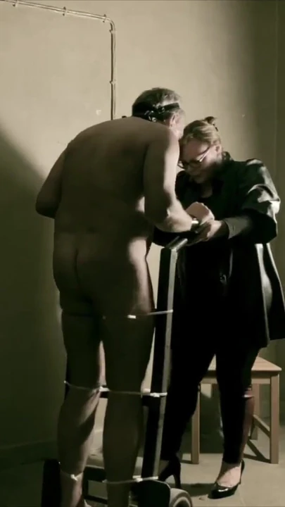 Epic moment from "Bog clean-up slave"