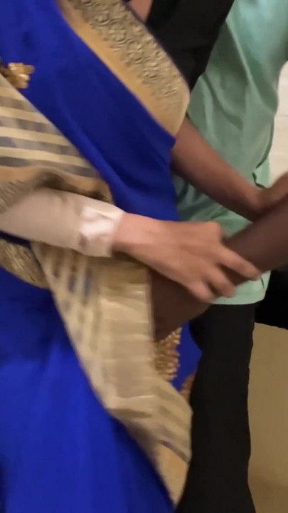 Tamilska djevojka najbolje voli seks s najboljim prijateljem u kuhinji i biva uhvaćena | Isječak 1