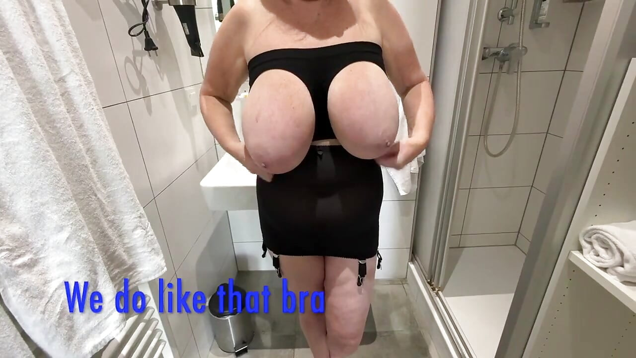 Aunty Sandra in Her Everyday Girdle Vgq45