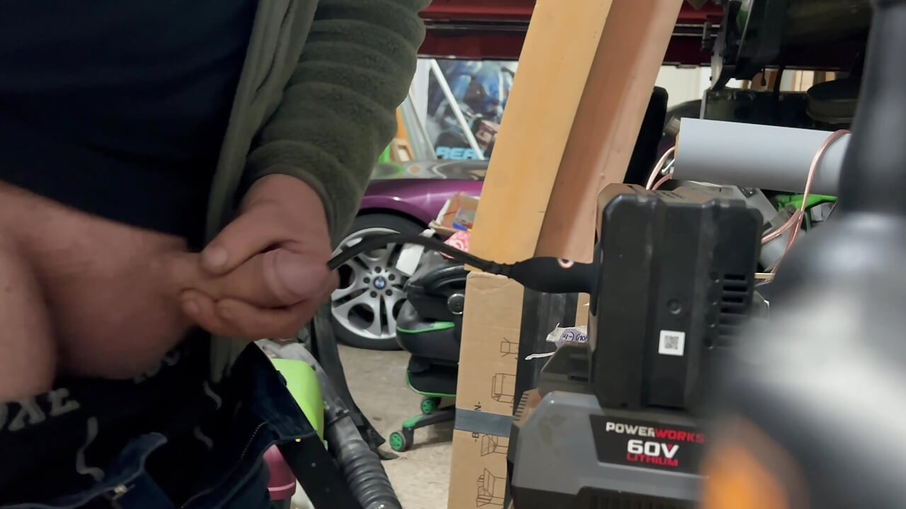 Extrema 30cm, silicona vibrando sonido uretral, masturbación en garaje