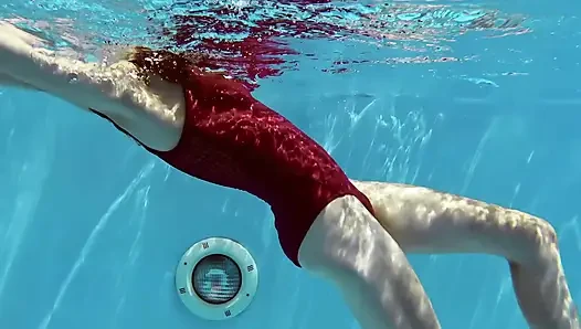 Hot mixed race teen Fernanda Releve swimming naked