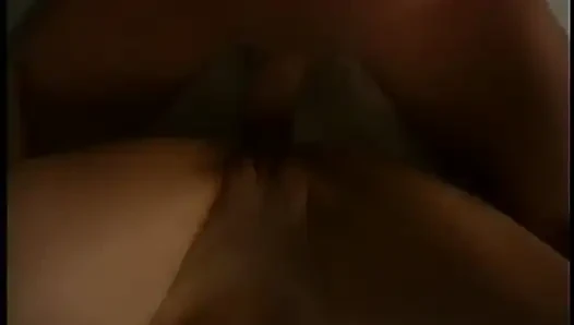 Ateşli hatun büyük bir yarağın ıslak amına girmesini seviyor