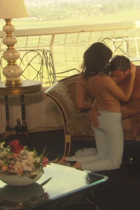 おいしい赤ん坊はプロのようにハードディックに乗る