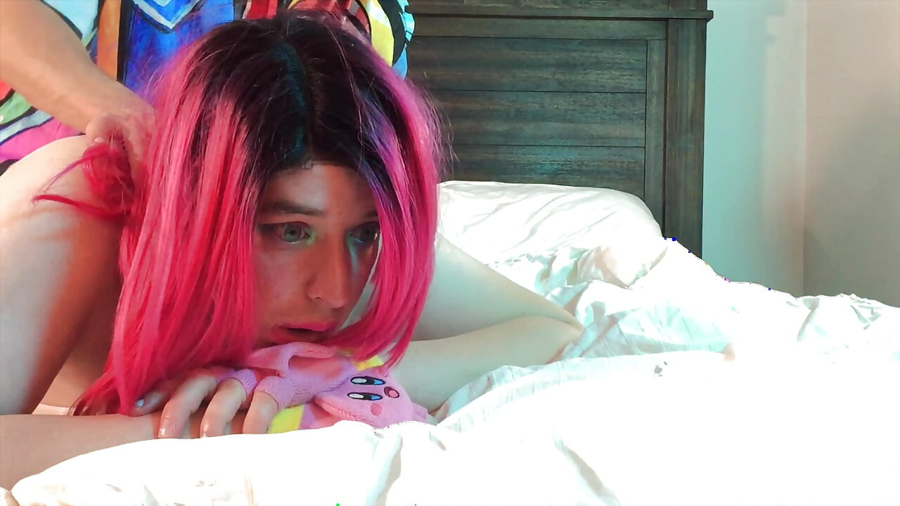 Reper jebe zgodnu tgirl