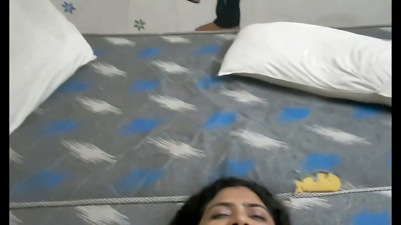 Hermanastra india caliente Sexo en hindi Audio Hermanastra sexy