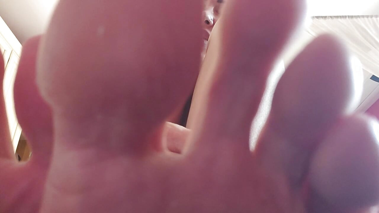 넌 아무도 아니에요, 난 네가 마땅히 받아야 할 만큼 공격적이고 신성모독이 될거야