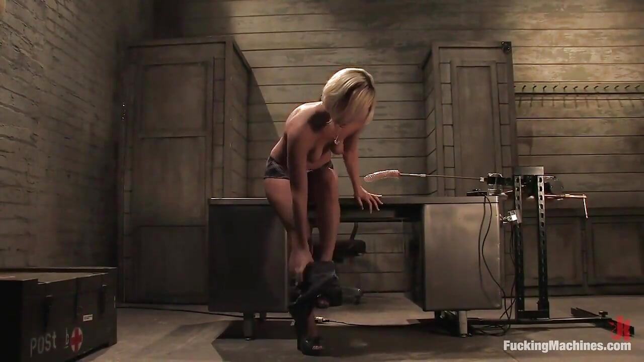 Jasmine Jolie - Zaken verzorgen