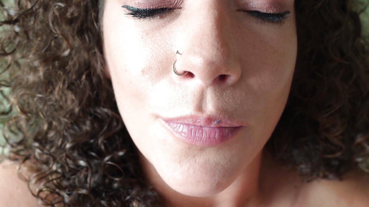 Unwitting Giantess Accidentally Fucks Tinies