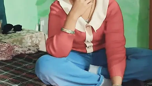 Dever Bhabhi одна в комнате, полностью наслаждается грязным разговором