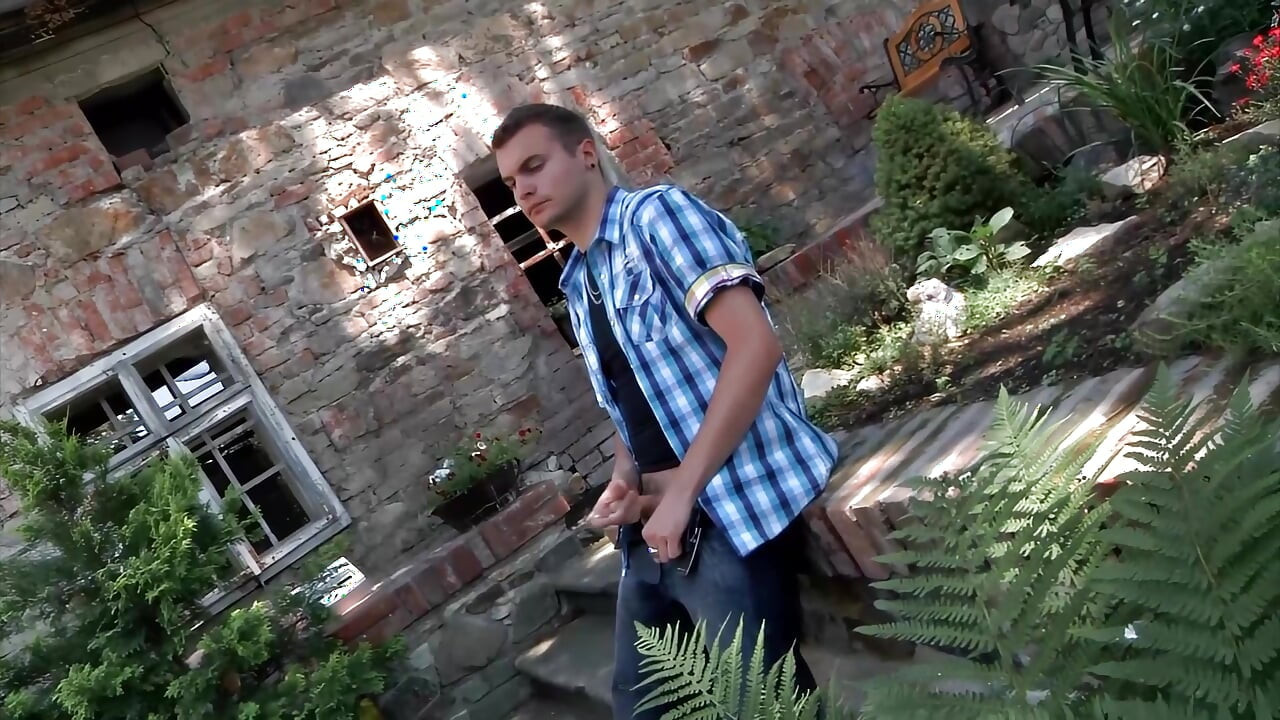 हॉट जर्मन पत्नियों की कैमरे पर चुदाई