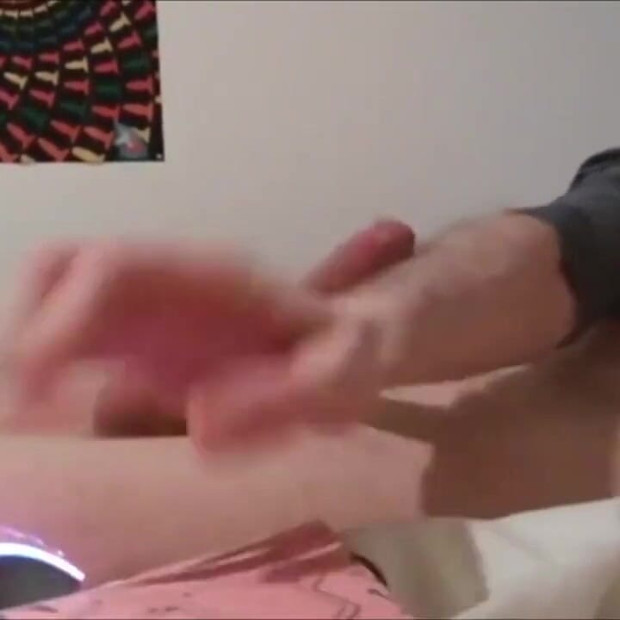 Sammy Andrews igra se s tvrdim kurcem