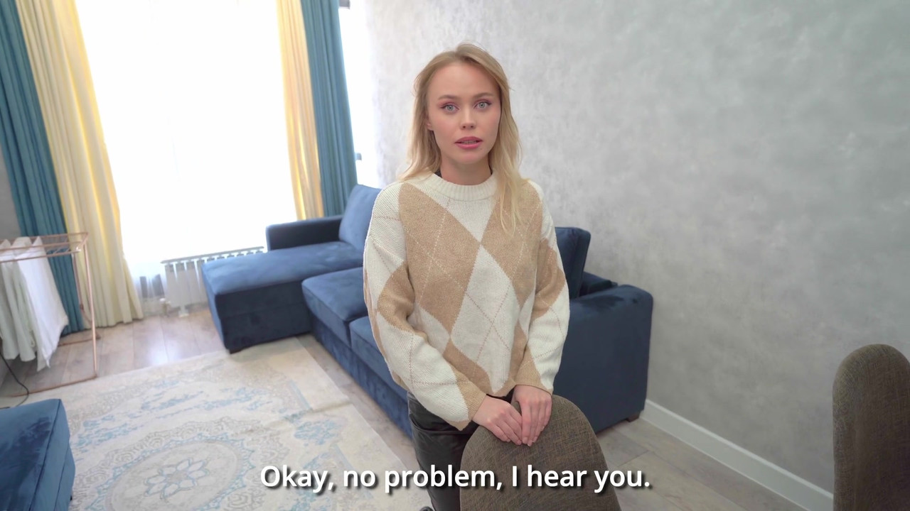 新来的女仆做不好，所以她不得不操她的小穴并在嘴里射精