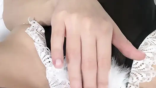 Девушка-пасхальный зайчик сосет дилдо и мастурбирует