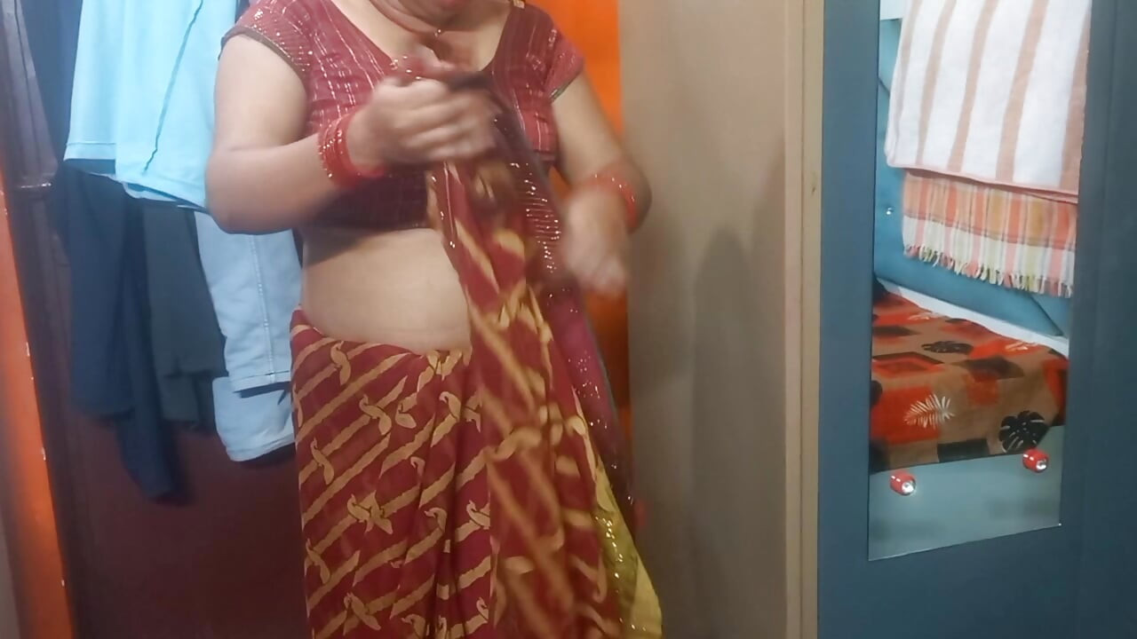 Une bhabhi indienne ayant porté un beau sari.