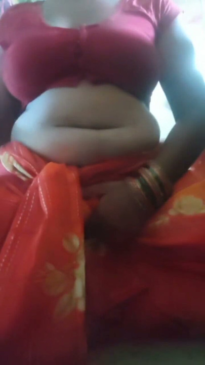 Desi mallu aunty fingerings pusssy to orgasam,aunty sex viral video, viral mms aunty | Clip 1