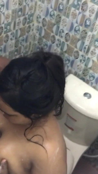Must-see moment from "While taking a bath in the bathroom, Bhabhi and Devar had sex together"