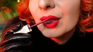 Lippenstiftfetisjvideo - close -up ASMR - blogger Arya in bont