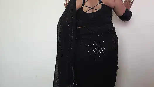 Счастливая Udigiri, как моя черная сари выглядит