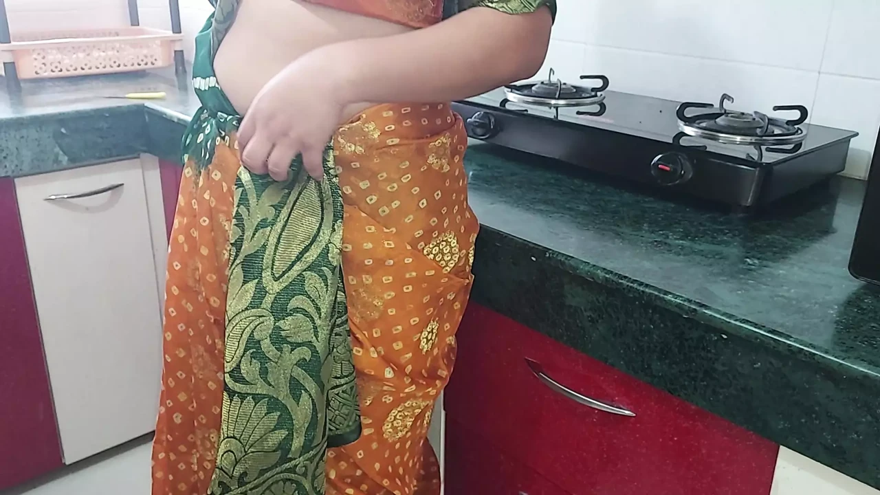 Virgin maid fucking by boos.virgin maid ki seel d di shab ne sari paticot uta ke mota land gussa diya.
