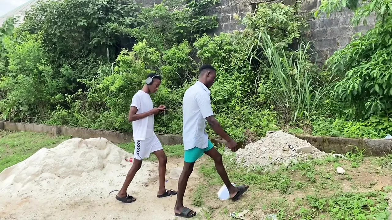 Took Me to an Outdoor Bush for a Nice Fuck