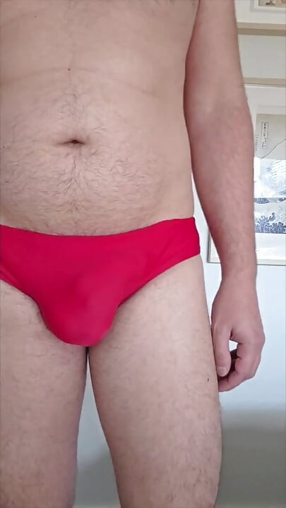 Kırmızı speedo dölümle dolu