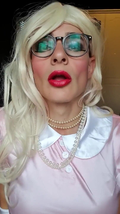 Feeling very pretty in pink. Do i make a good looking sissy?