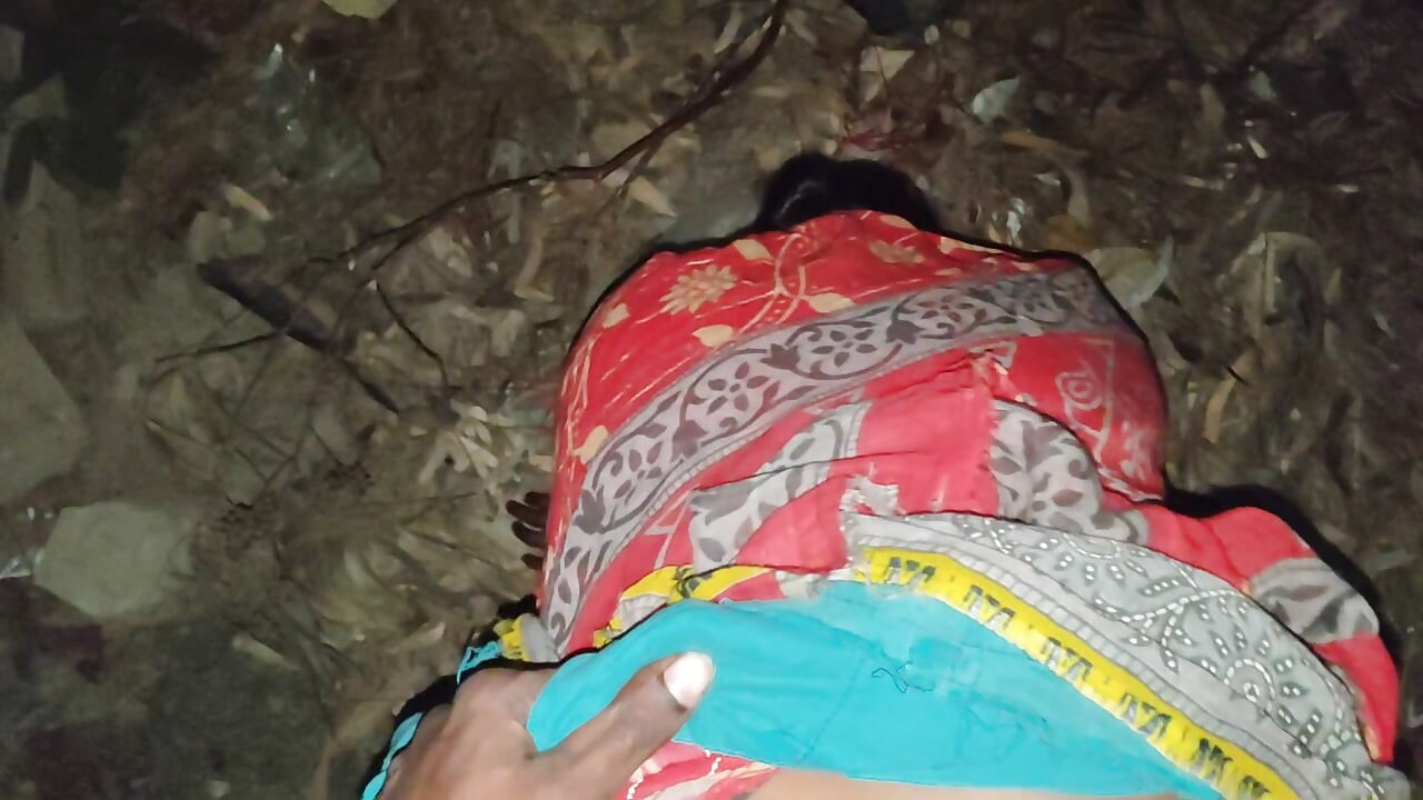 Desi wife Ne night mein utha Kar chudai ki