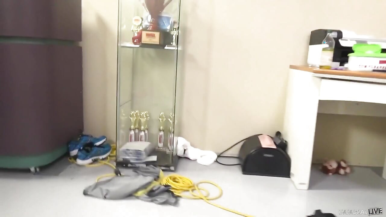 Mandy Muse apne sabhi kaushal dikhati hai!