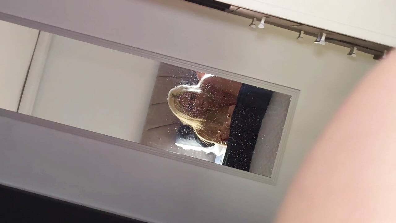 До мене відвідує моя колишня дружина і просить мене трахнути її, поки я не закінчу кремпаєм