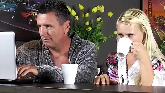 Büyük memeli orta yaşlı seksi kadınlar - (tam film)