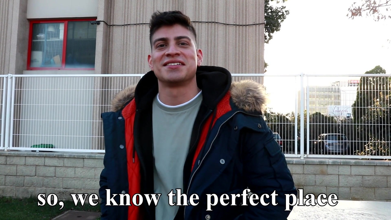 Annie在街上被抓