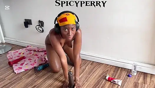 Анальная шлюшка обожает большой дилдо.