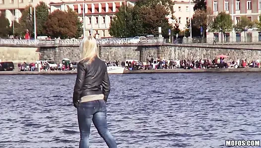 Öffentliche pickups - die süße amateur-blonde tonya liebt schwanz