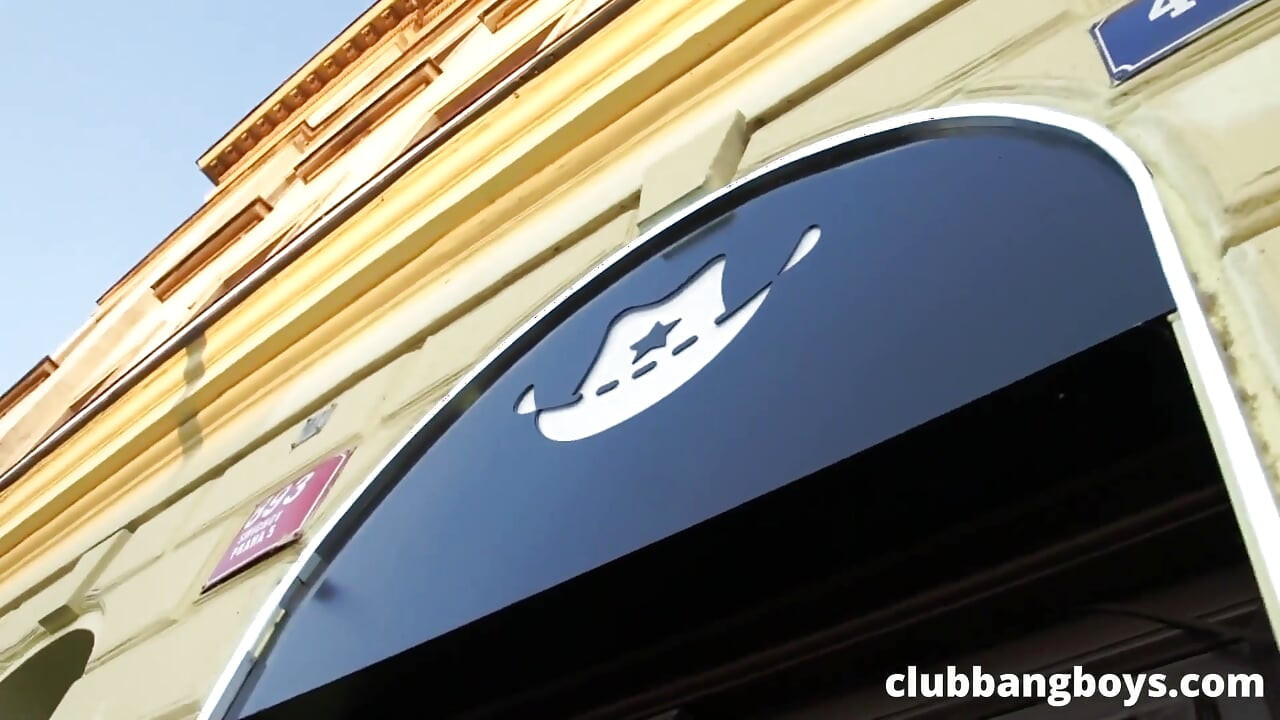 Public Bareback Fuck in a Stripclub
