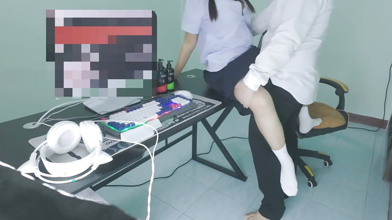Thai Female Student Secretly Watches On The Computer Caught By A Senior Crying at home (clear Thai voice)18+